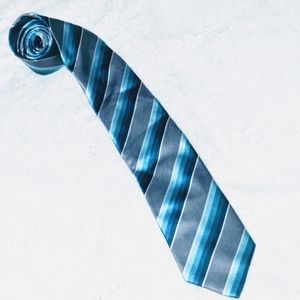 Geoffrey Beene Blue and Silver Striped Neck Tie Diagonal Stripes Classic